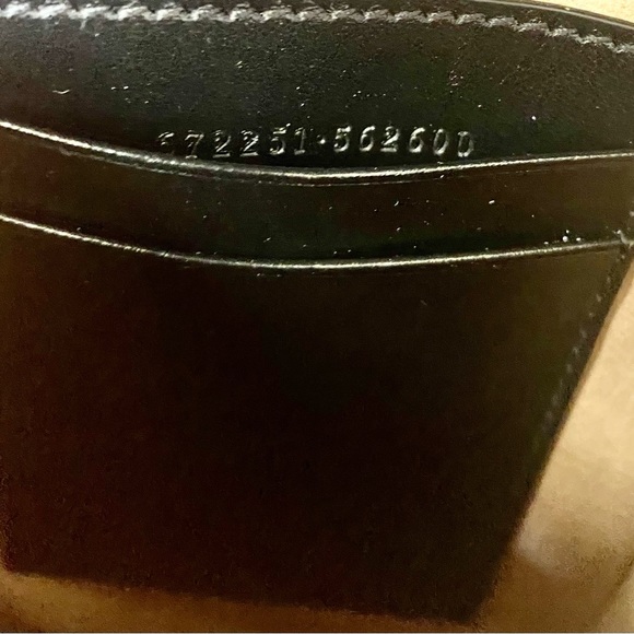 Gucci phone case black Chevron quilted leather brass Hardware sm shoulder bag. - Picture 4 of 5